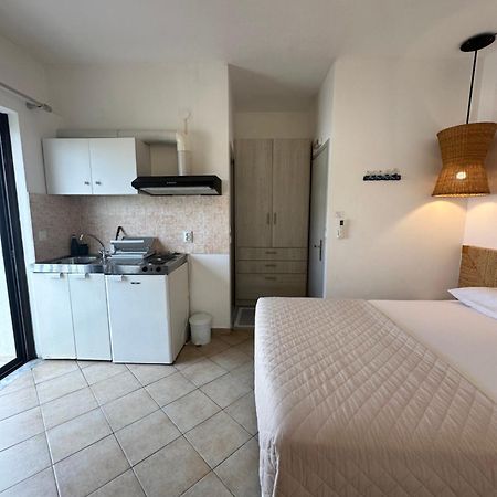 Tsimiklis Apartments Финикунда Экстерьер фото