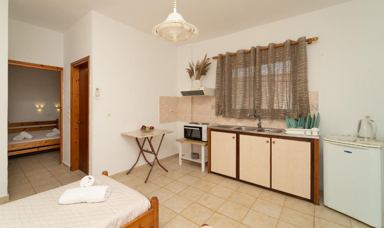 Tsimiklis Apartments Финикунда Экстерьер фото