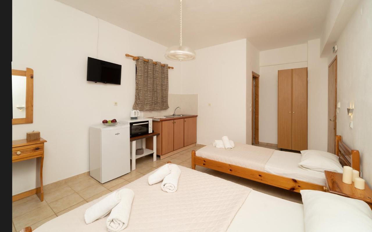 Tsimiklis Apartments Финикунда Экстерьер фото