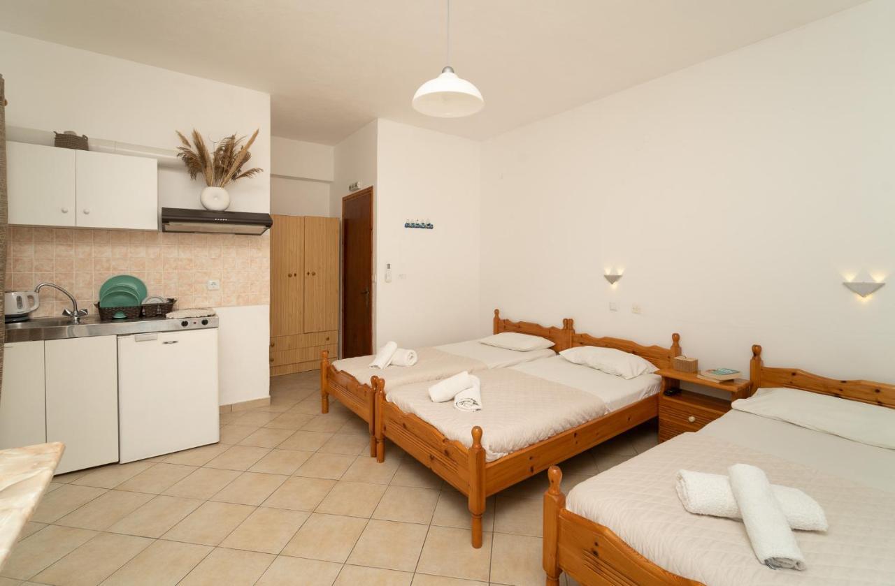 Tsimiklis Apartments Финикунда Экстерьер фото