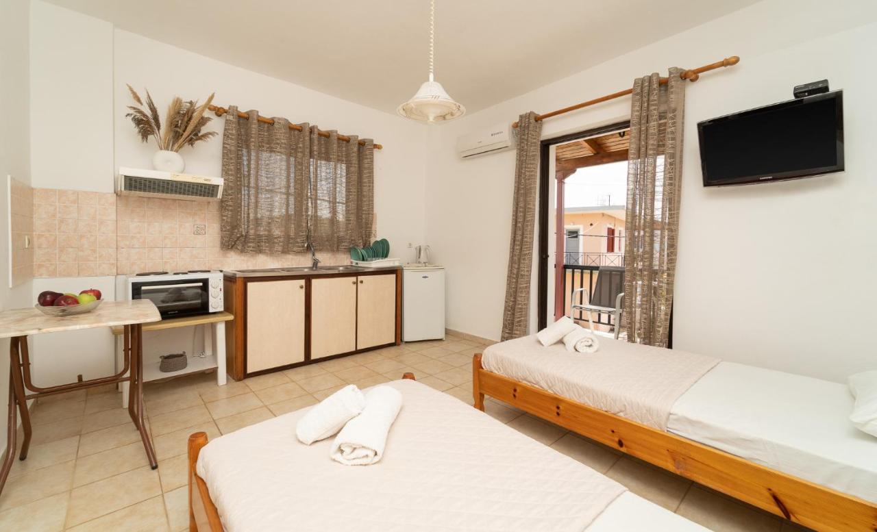 Tsimiklis Apartments Финикунда Экстерьер фото